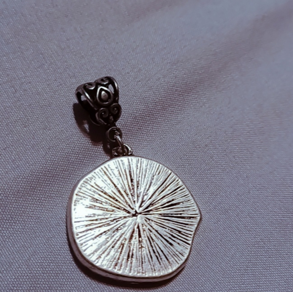 Pendant - Picture 2 of 3
